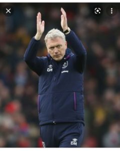 David Moyes applauding the fans after a west ham game
