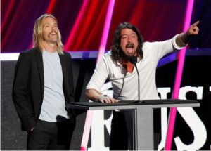 Hawkins and Grohl at award ceremony